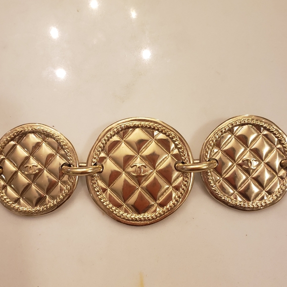 Authentic 24kt gold plated Chanel Medallion Belt (adjustable to 34") - Picture 5 of 7